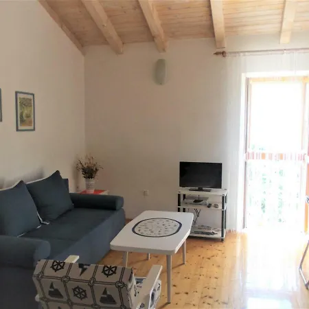 Takoma Hvar